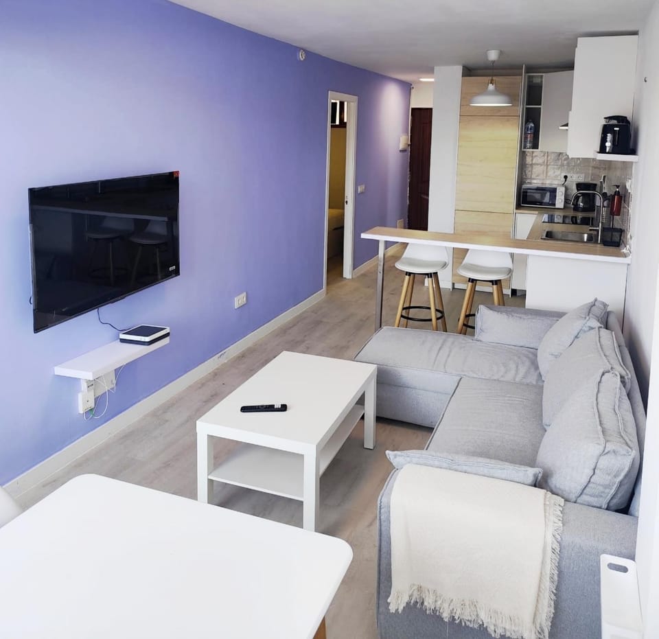Communal lounge/ TV room, TV and multimedia, Kitchen or kitchenette, Living room, Seating area, Dining area