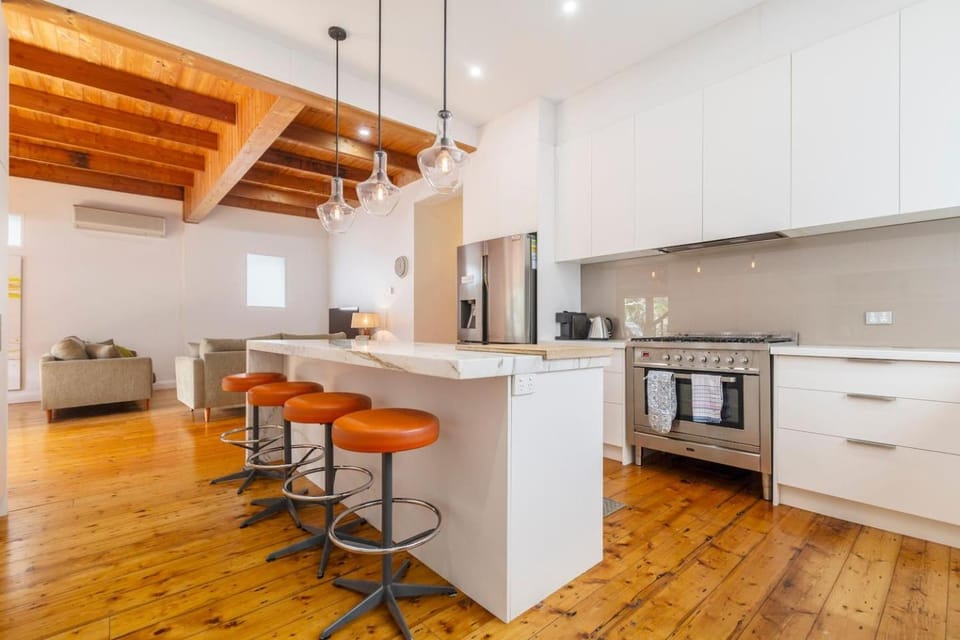 Kitchen or kitchenette, Other, oven