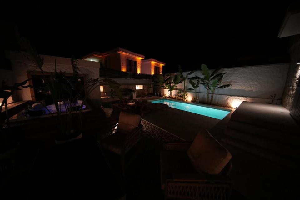 Alaçatı'da Saunalı Jakuzili Villa Villa in Alaçatı