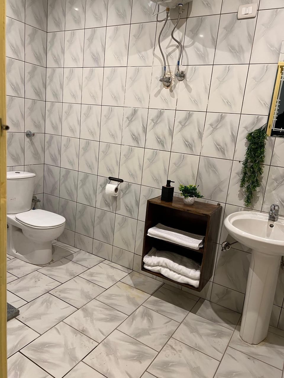 Shower, Toilet, Bathroom, towels