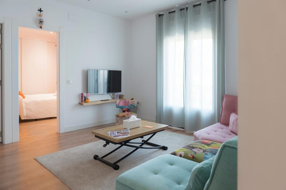 TV and multimedia, Living room, Landmark view
