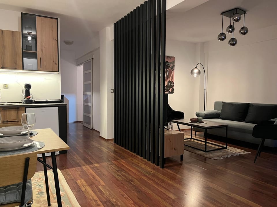 Kitchen or kitchenette, Living room, Seating area, Dining area