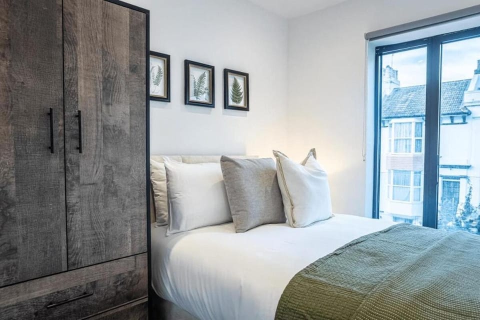 Central 2 Bed bedroom Next to Brighton Station Apartment in Brighton