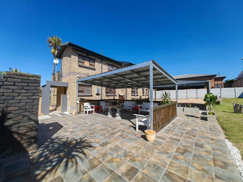 Property building, Day, Dining area