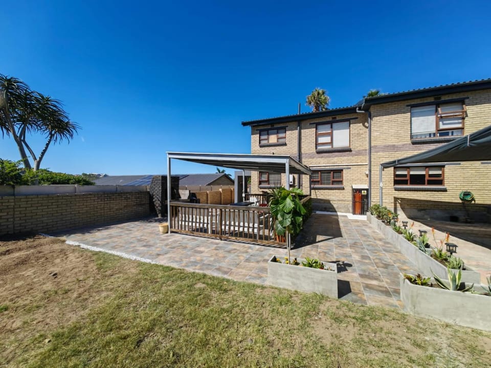 Property building, Day, Garden, Garden view