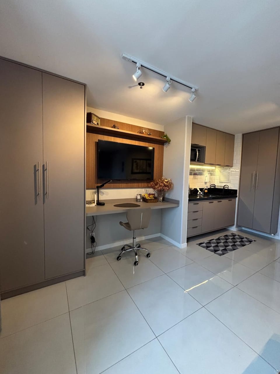 TV and multimedia, Kitchen or kitchenette, locker, wardrobe