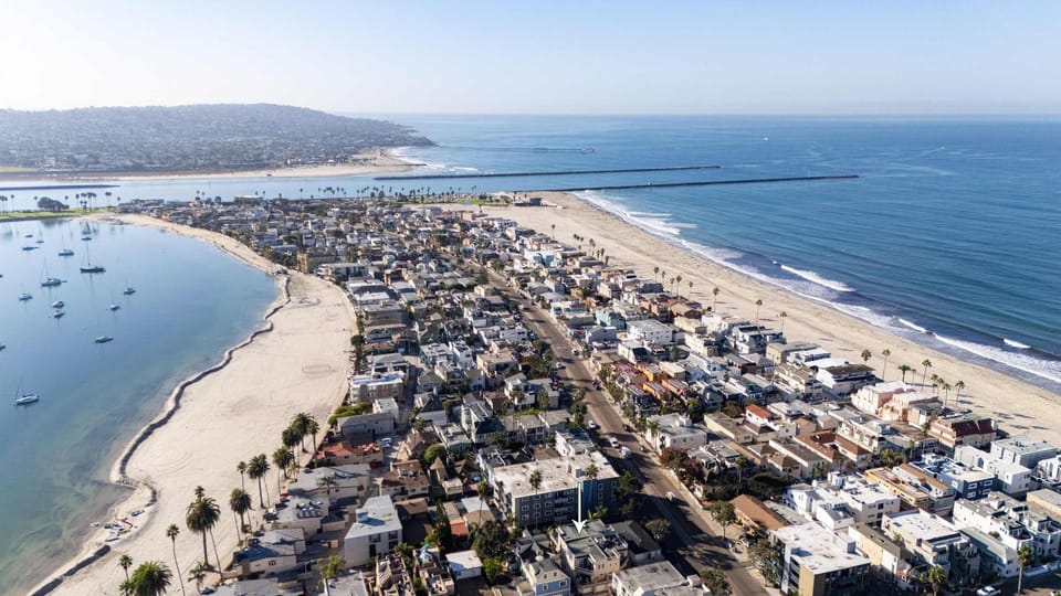 Central Location Villa - 2 blocks Mission Beach House in Mission Beach