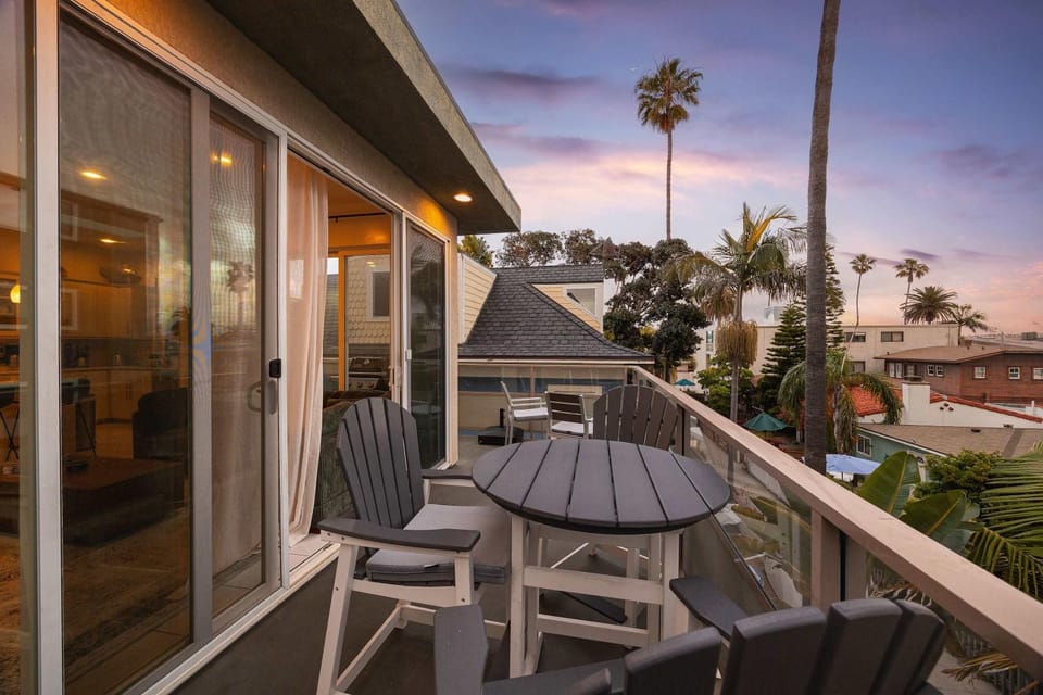 Central Location Villa - 2 blocks Mission Beach House in Mission Beach