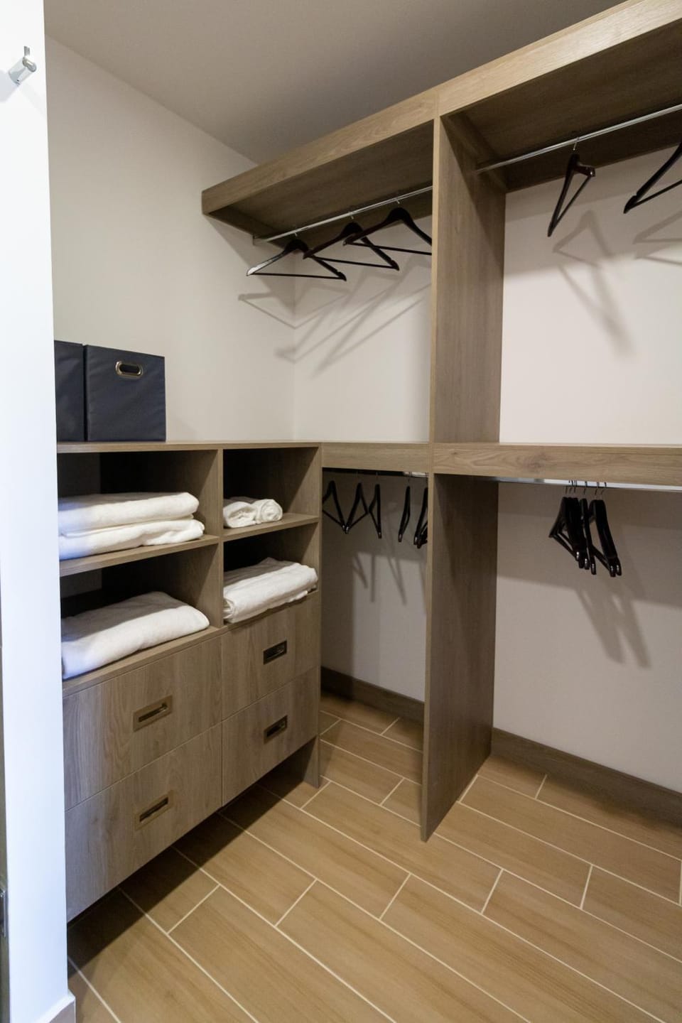 storage, wardrobe