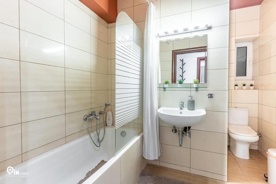Shower, Toilet, Bathroom, Bath