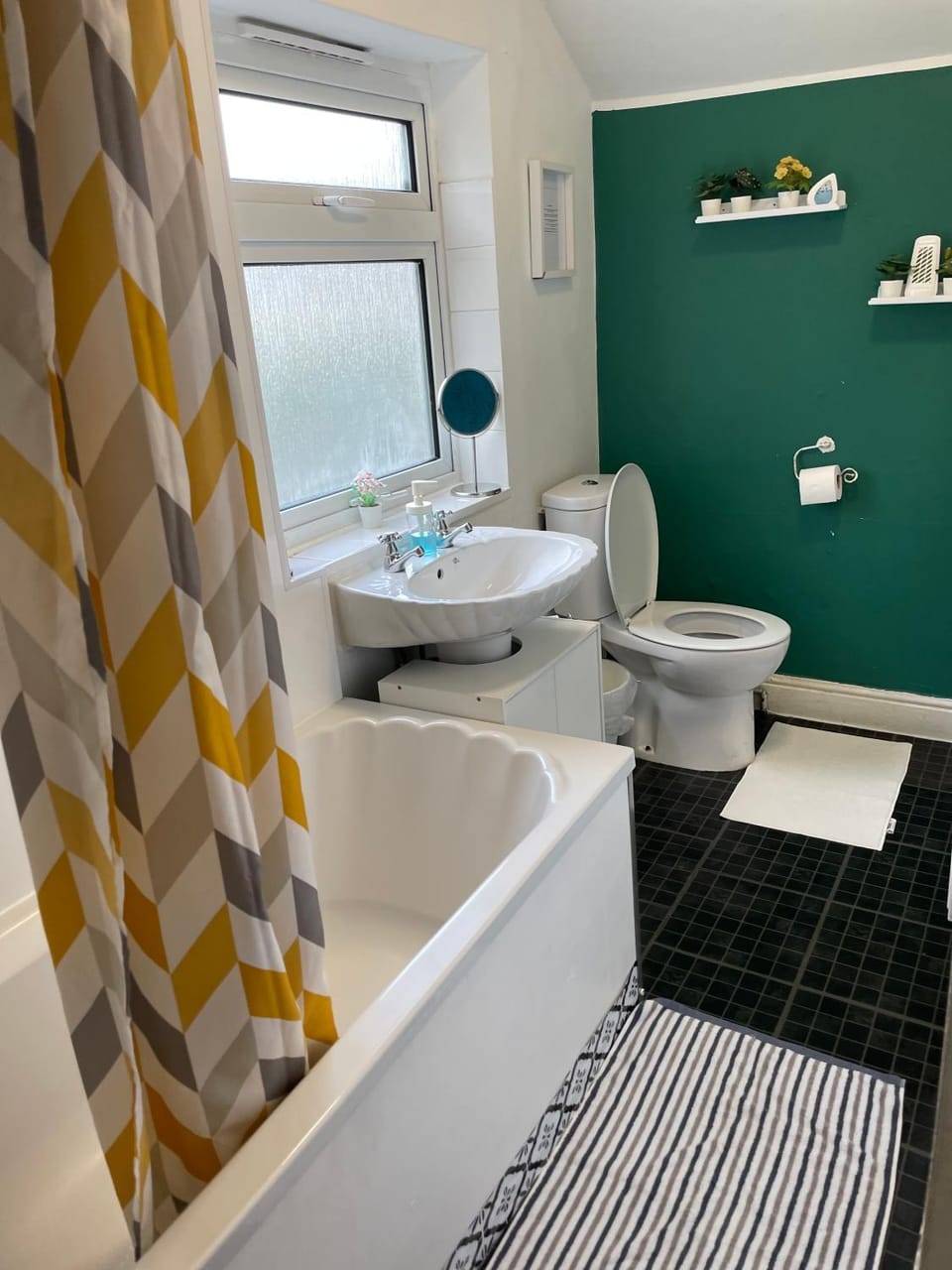 Toilet, Bath, towels
