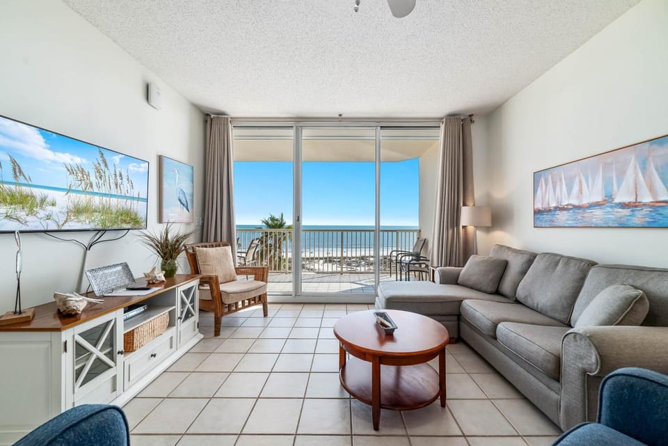 View (from property/room), Balcony/Terrace, Living room, Seating area