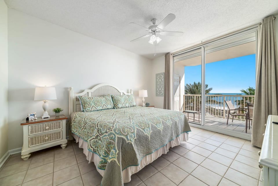 Bed, Natural landscape, View (from property/room), Balcony/Terrace, Sea view