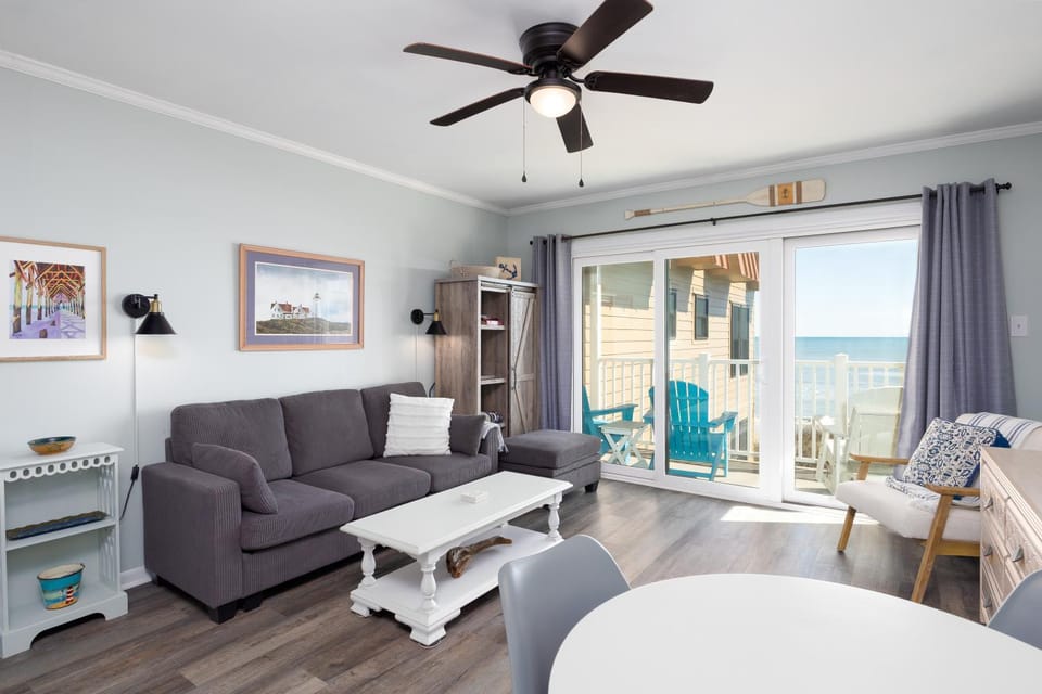 Oceanfront Bliss at Wave Raider -Perfect Getaway Apartment in North Topsail Beach