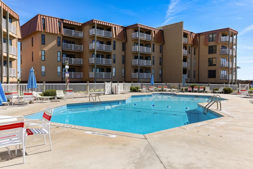 Oceanfront Bliss at Wave Raider -Perfect Getaway Apartment in North Topsail Beach