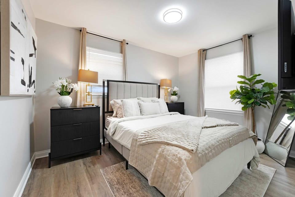 Spacious Family Getaway LCP Collection House in Schaumburg