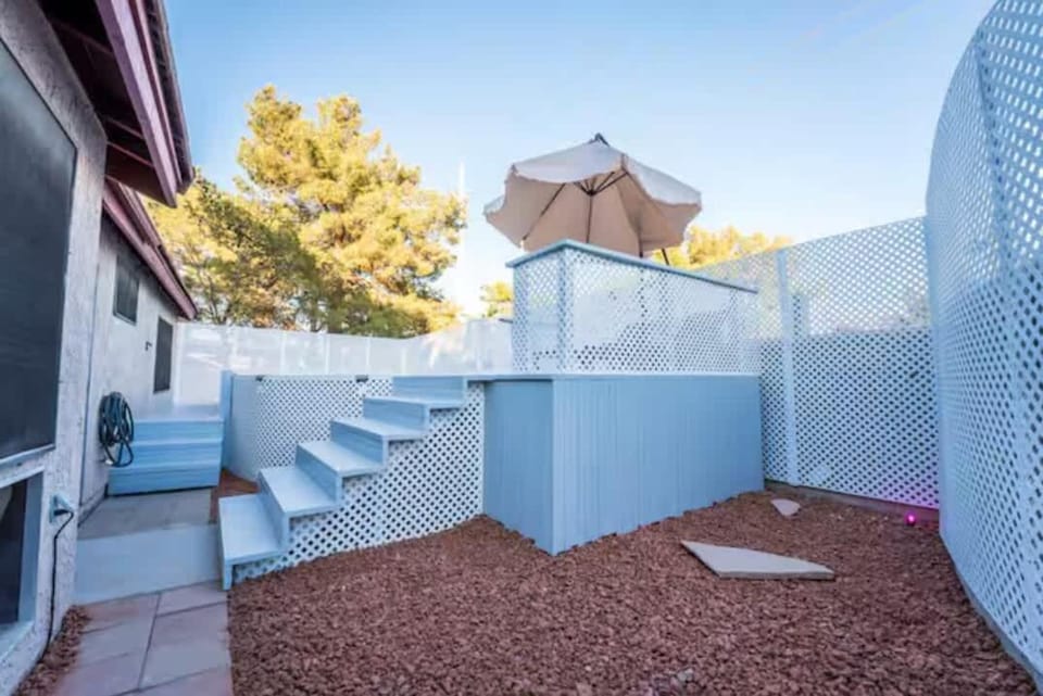 Private Oasis with Pool House in Green Valley North