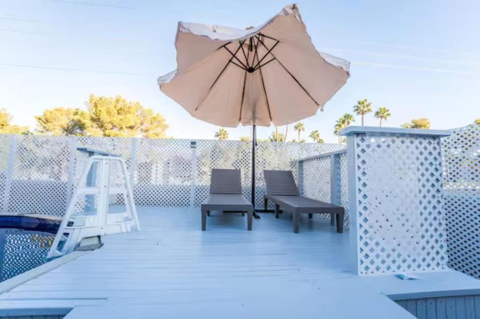Private Oasis with Pool House in Green Valley North