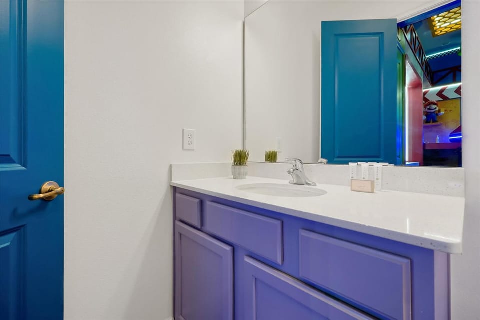 Day, Bathroom