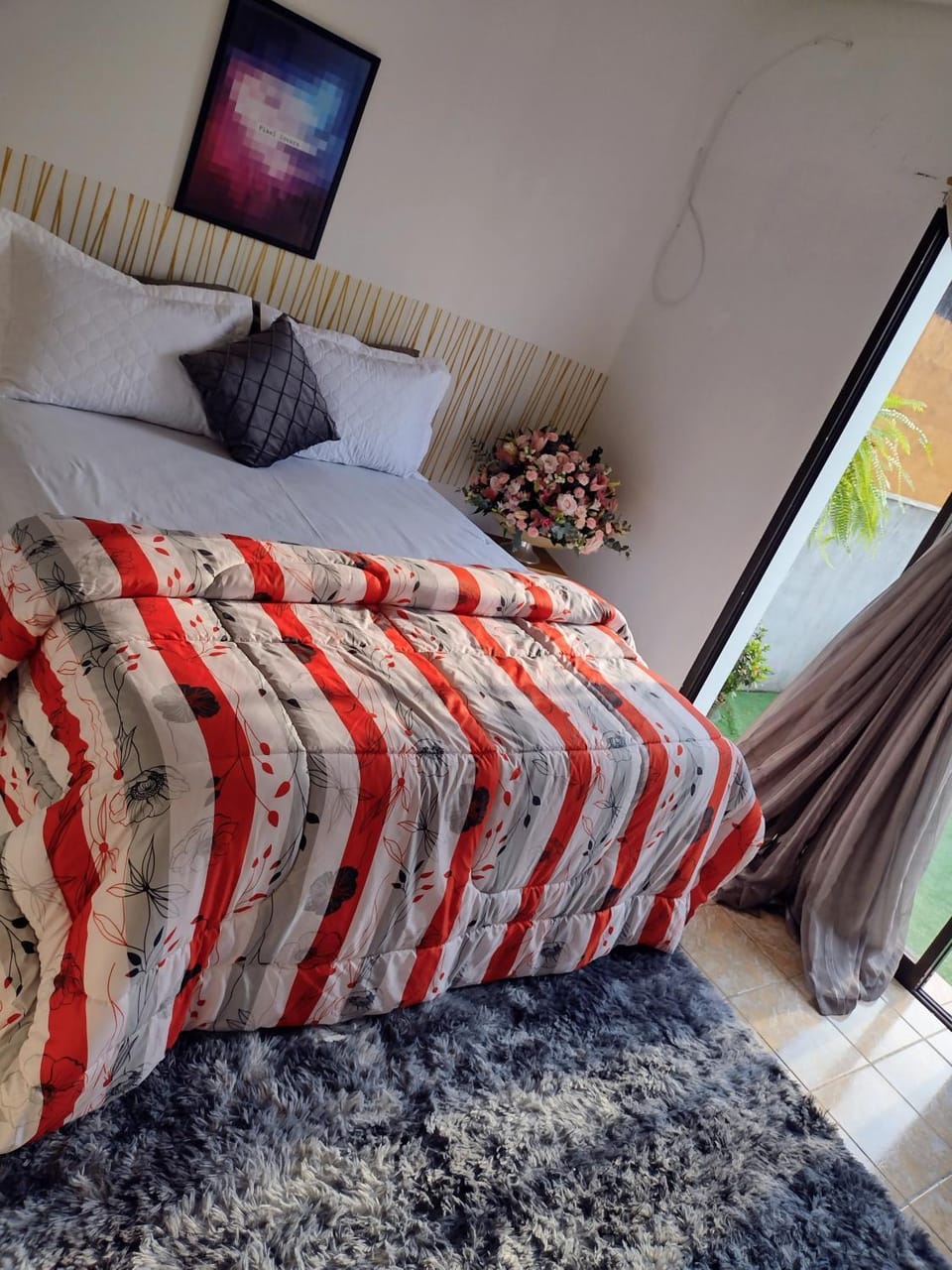 Photo of the whole room, Bedroom