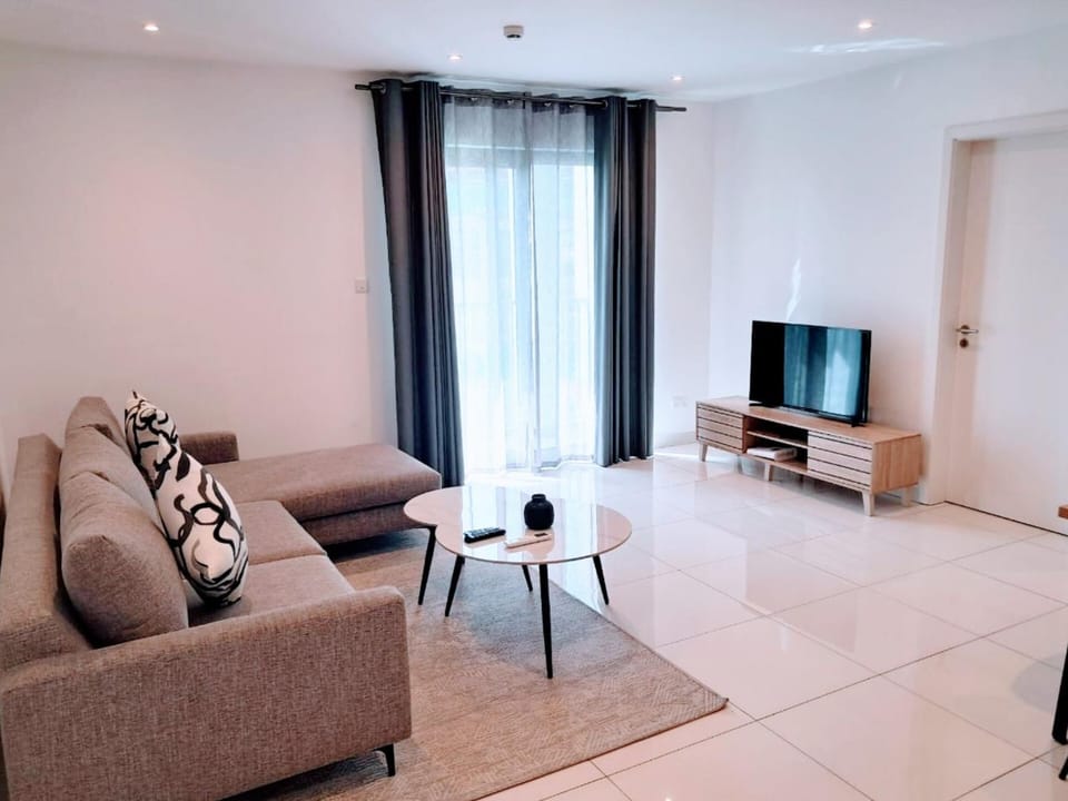 Communal lounge/ TV room, TV and multimedia, Living room, Seating area, Evening entertainment