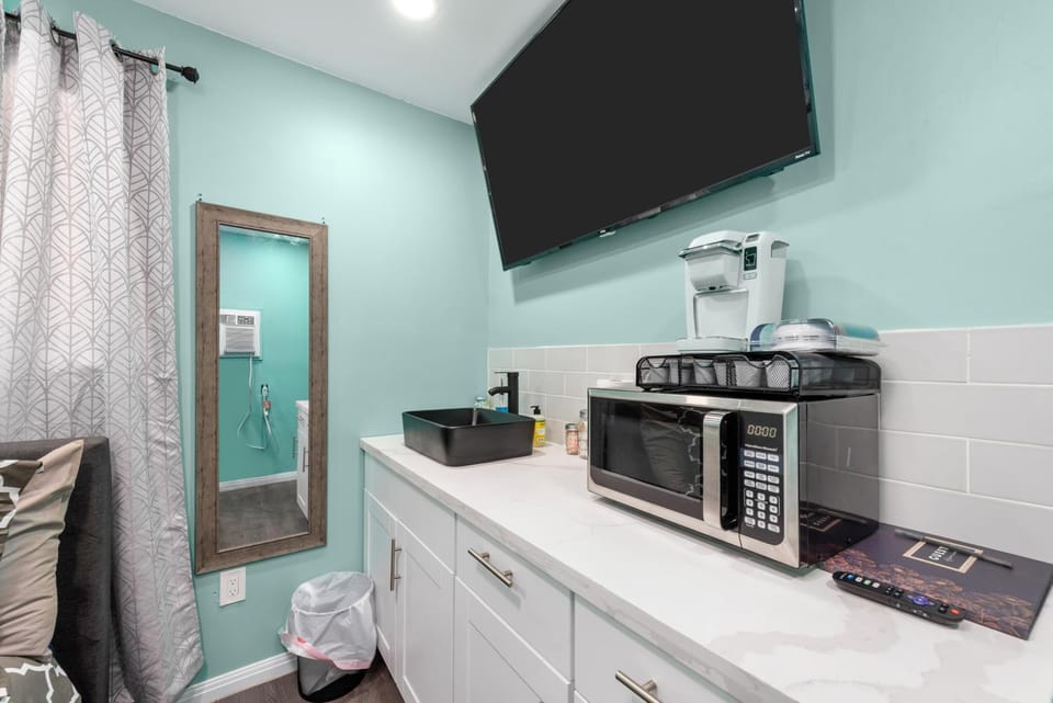 Tiny & Chic Heights Hideaway with Free Parking Apartment in Houston