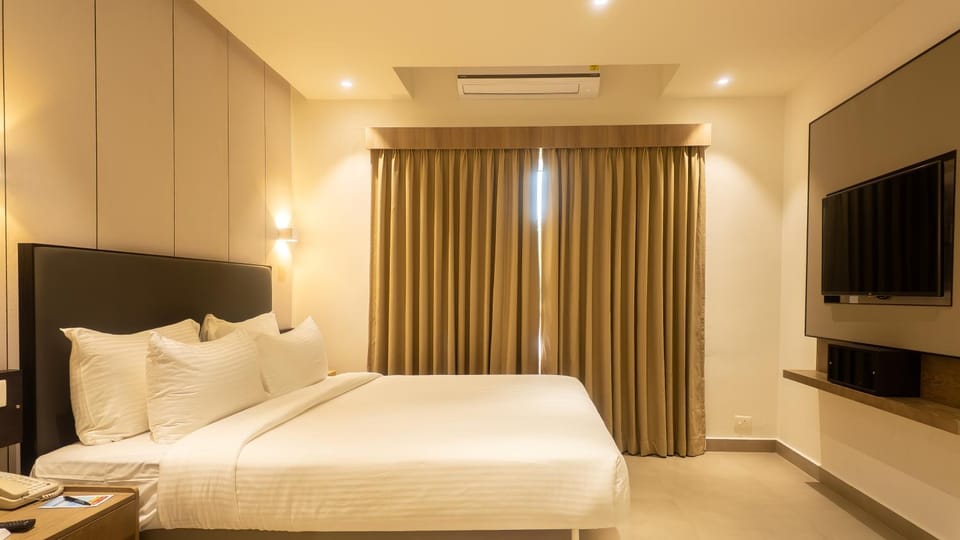 Photo of the whole room, air conditioner