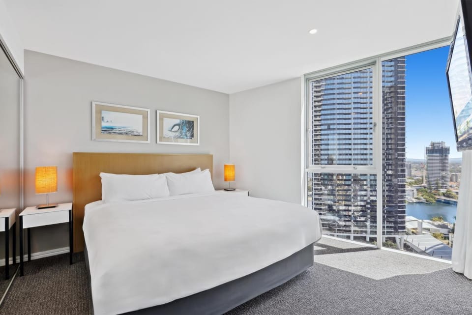 Modern 2-Bed with Pool Access in Surfers Paradise Apartment in Surfers Paradise Boulevard