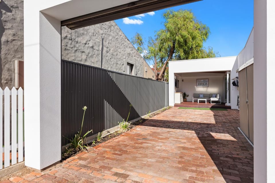 Walk to Adelaide Oval & CBD with Luxury Cottage House in Adelaide