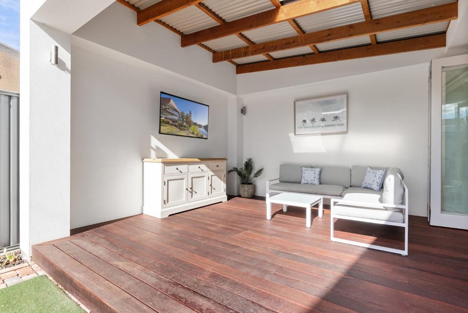 Walk to Adelaide Oval & CBD with Luxury Cottage House in Adelaide