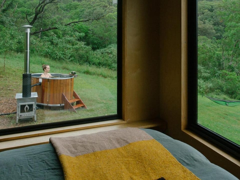 Remote Off-Grid Cabin Hidden in Nature - Hot Tub - Tibor Cabin in Duckmaloi