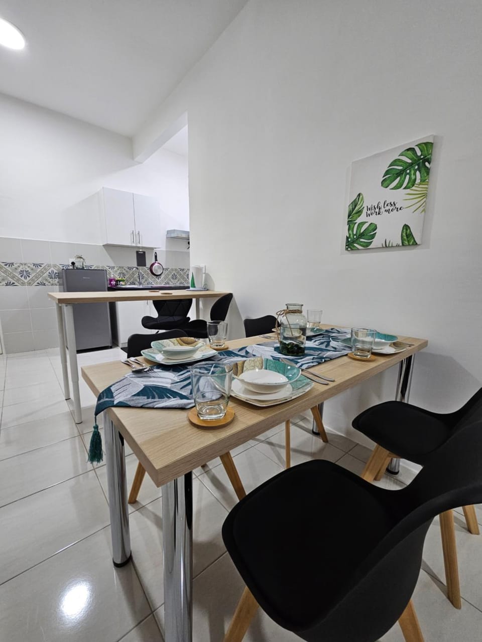 Kitchen or kitchenette, Dining area