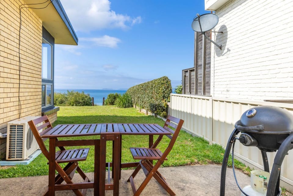 Quay's Cabin - Absolute Beachfront with Views Cabin in Callala Bay
