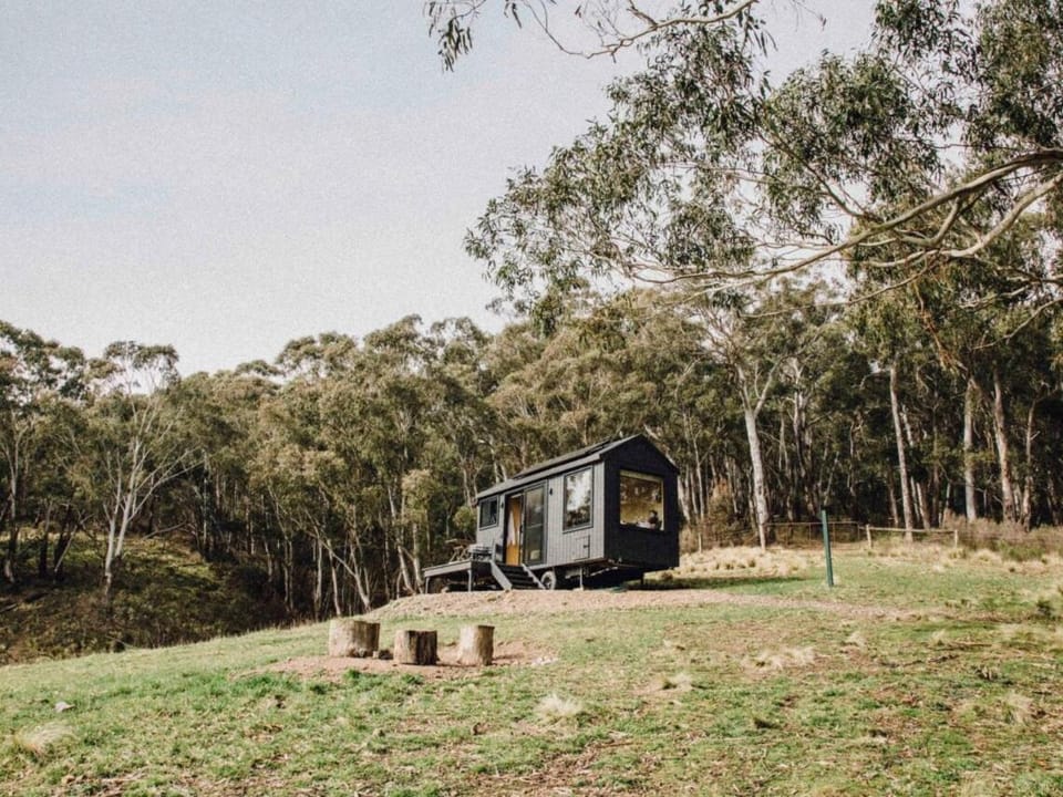 Remote Off-Grid Cabin Hidden in Nature - Hot Tub - Vera Cabin in Duckmaloi