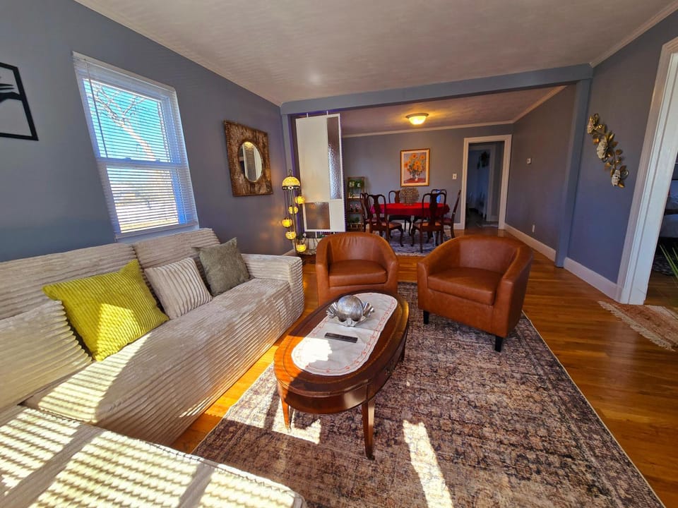Comfy & Chic Apartment for 2026 World Cup FREE PARKING Apartment in West Roxbury