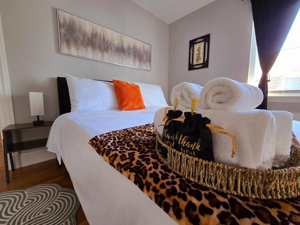 Comfy & Chic Apartment for 2026 World Cup FREE PARKING Apartment in West Roxbury