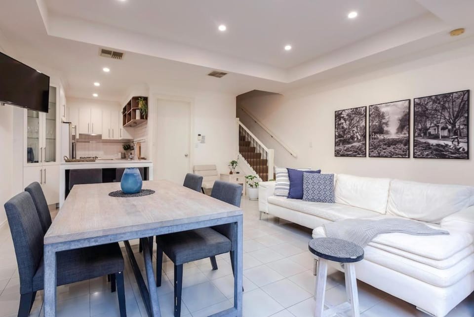The Terrace - close to Adelaide Oval Cafes CBD Shopping House in Adelaide