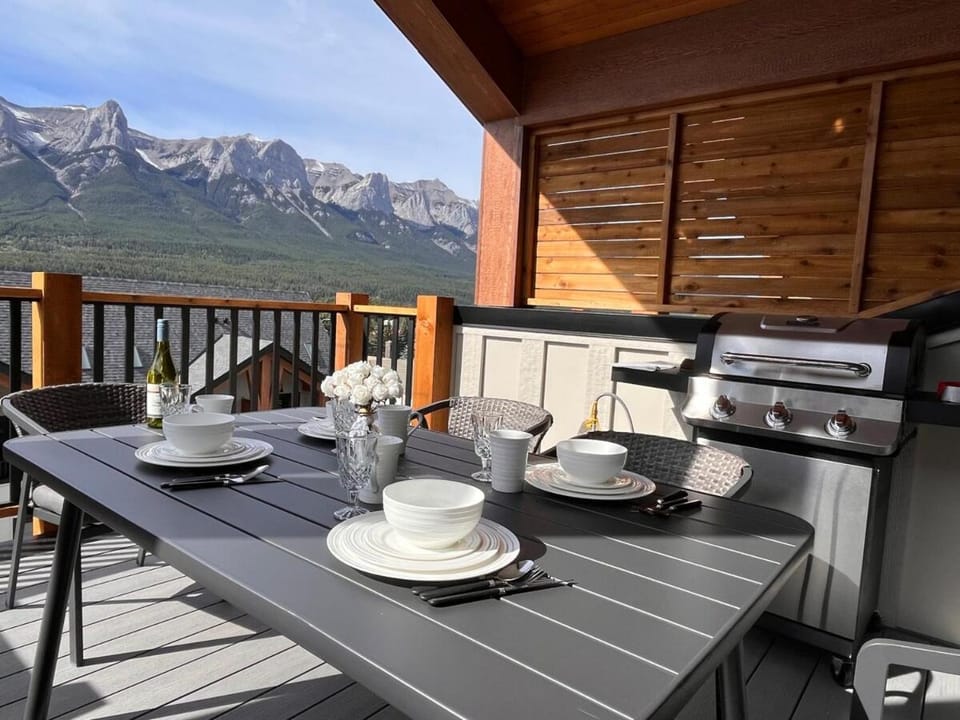 Balcony/Terrace, Mountain view