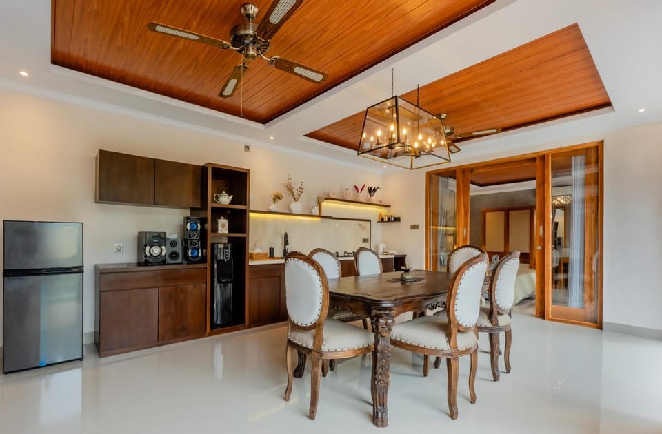 Kitchen or kitchenette, Dining area, dishwasher, oven, stove
