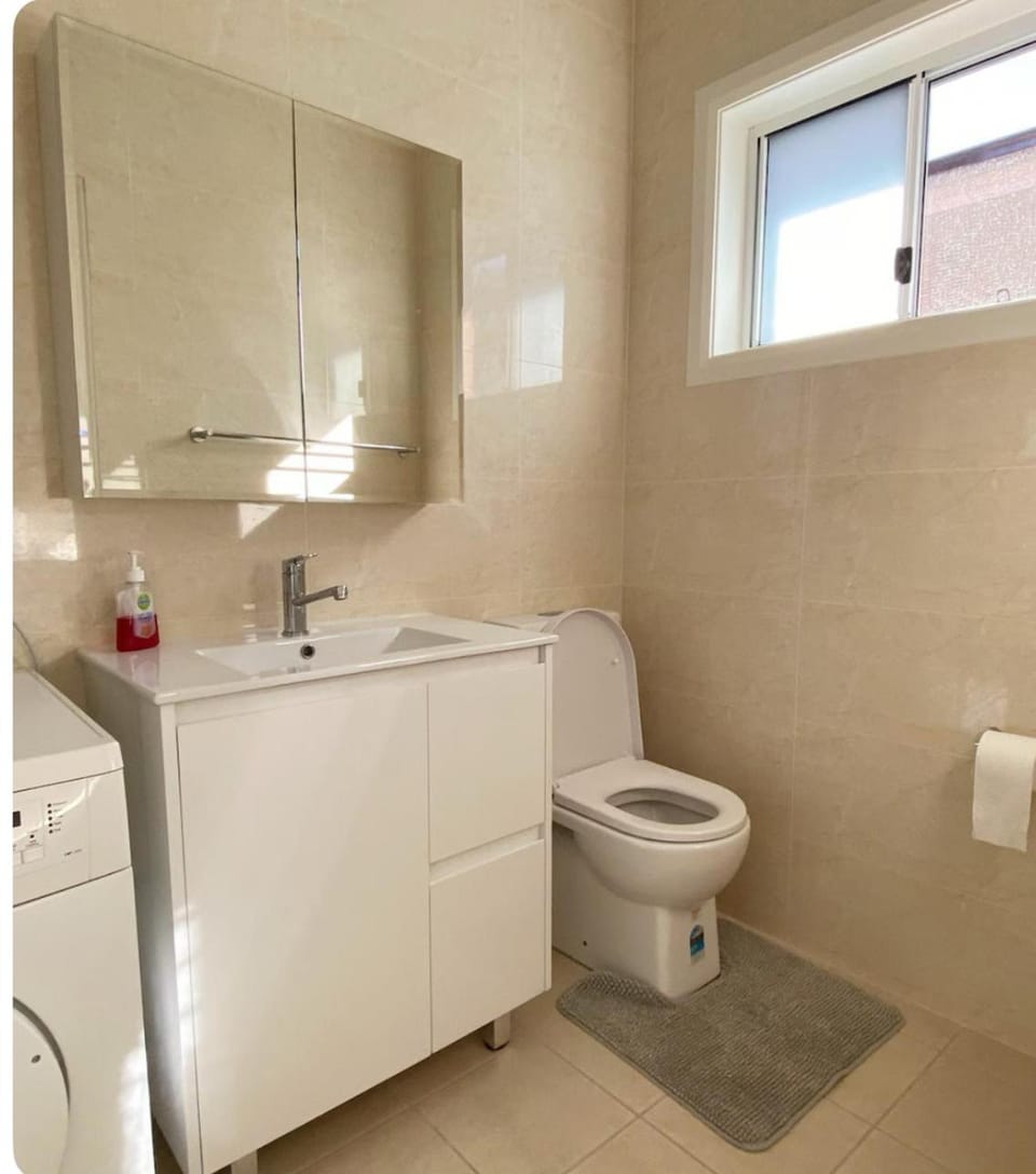 Entire Studio Guesthouse in East Lindfield Bed and Breakfast in Sydney