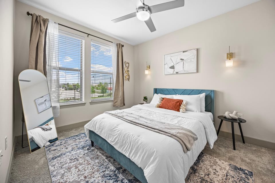 Stylish 1BR Retreat with Pool & Gym Apartment in Frisco