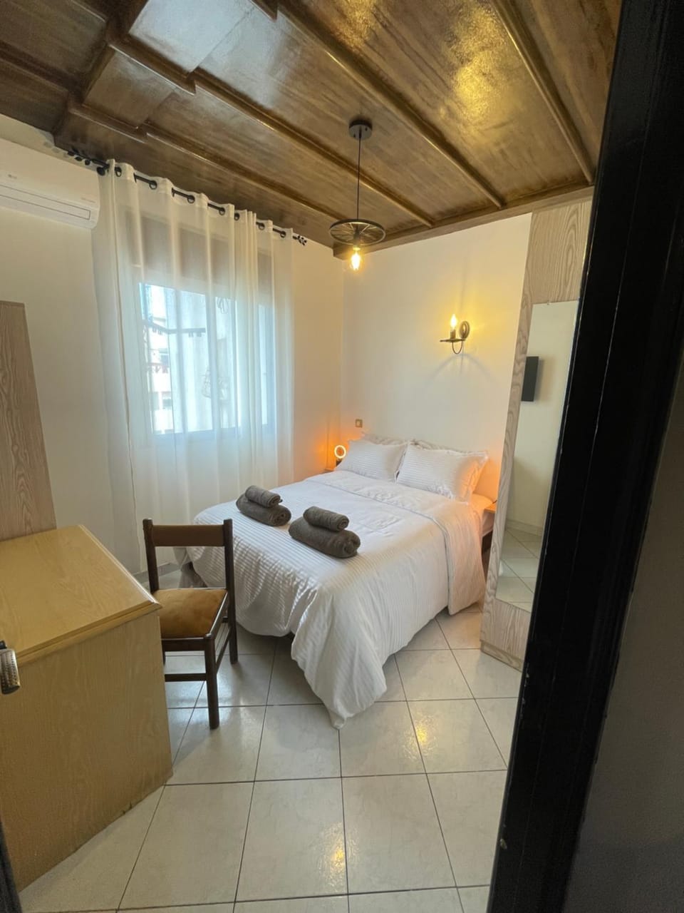 Bed, Photo of the whole room, Bedroom, towels