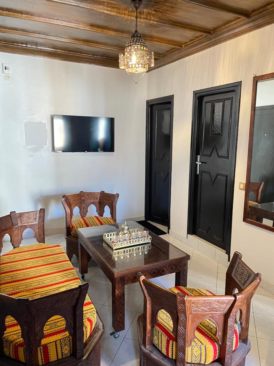 Communal lounge/ TV room, TV and multimedia, Living room, Dining area
