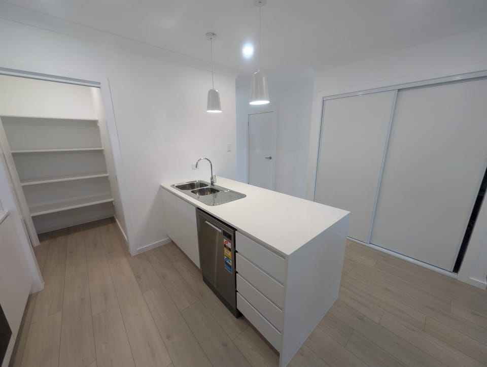 Kitchen or kitchenette, dishwasher