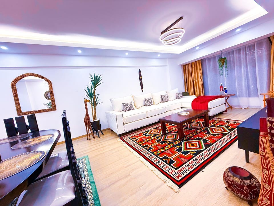 Bed, TV and multimedia, Living room, Photo of the whole room, Seating area, Dining area, Bedroom, fireplace, air conditioner