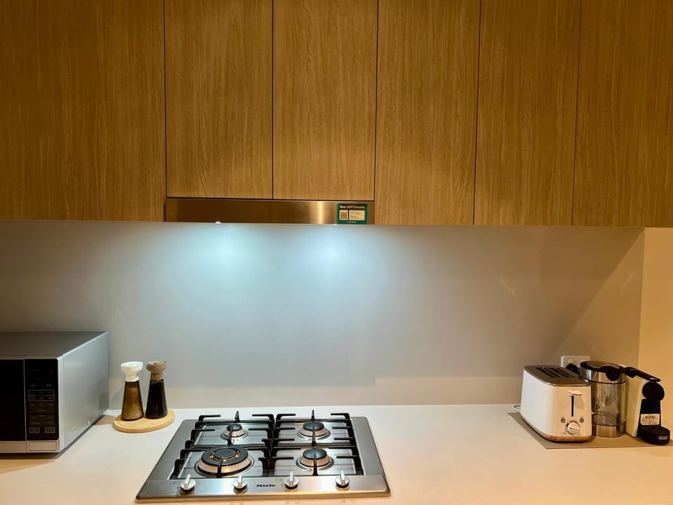 Coffee/tea facilities, Kitchen or kitchenette, stove, toaster