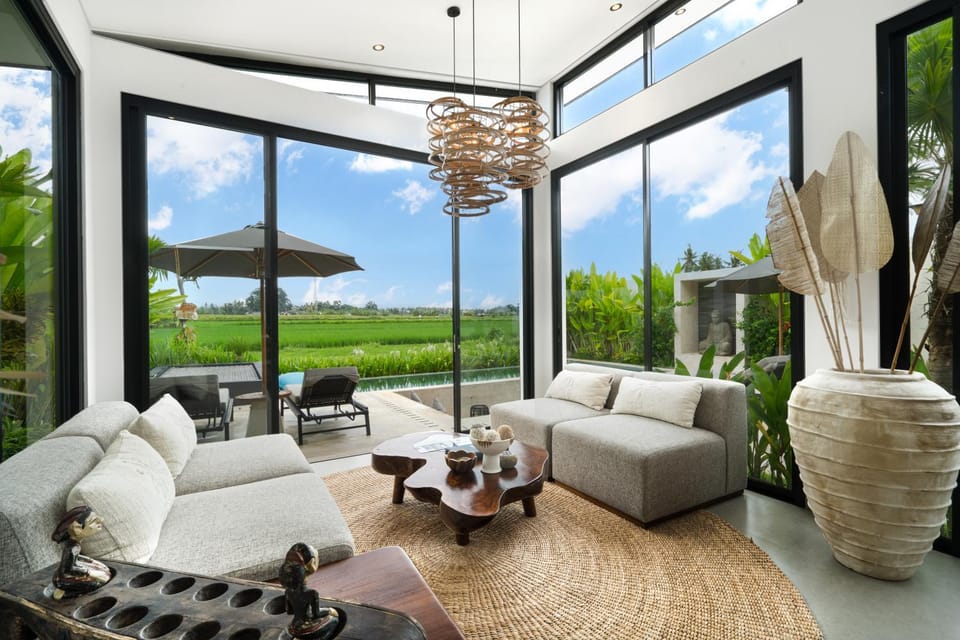 View (from property/room), Living room, Seating area