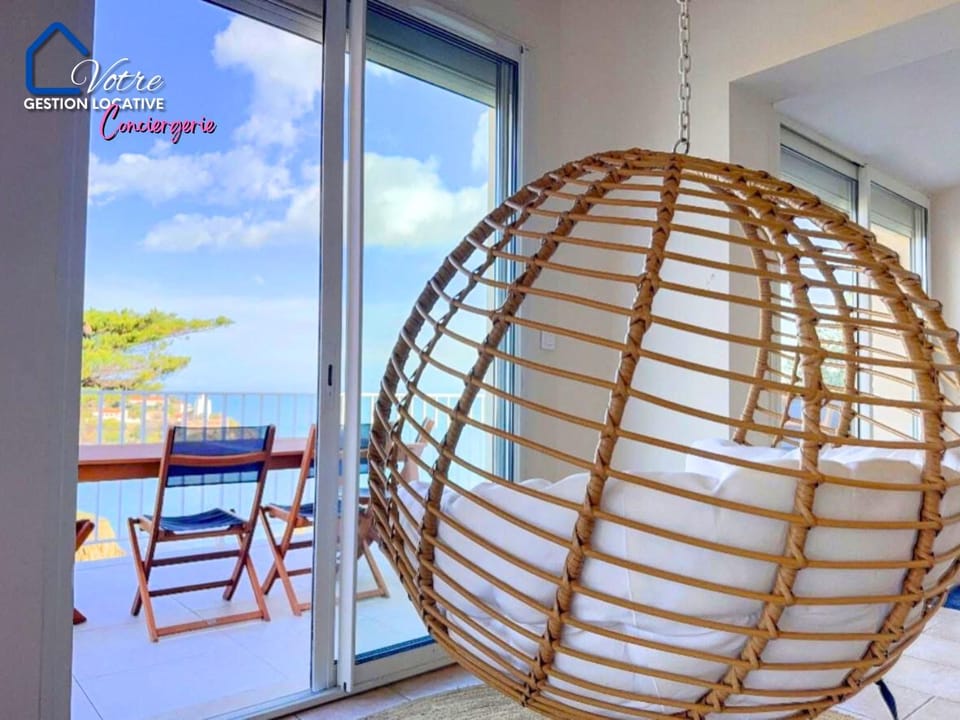 Living room, Sea view
