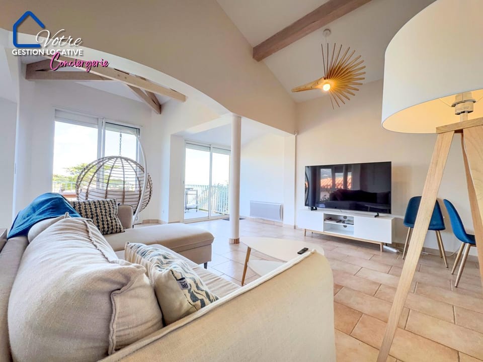 TV and multimedia, Living room, Seating area