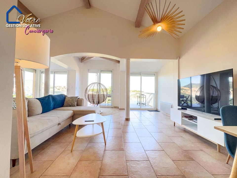 TV and multimedia, Living room, Seating area